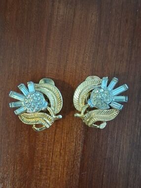 Crown Trifari 1954 Signed Goldtone Clear Rhinestone "Thistle" Clip On Earrrings